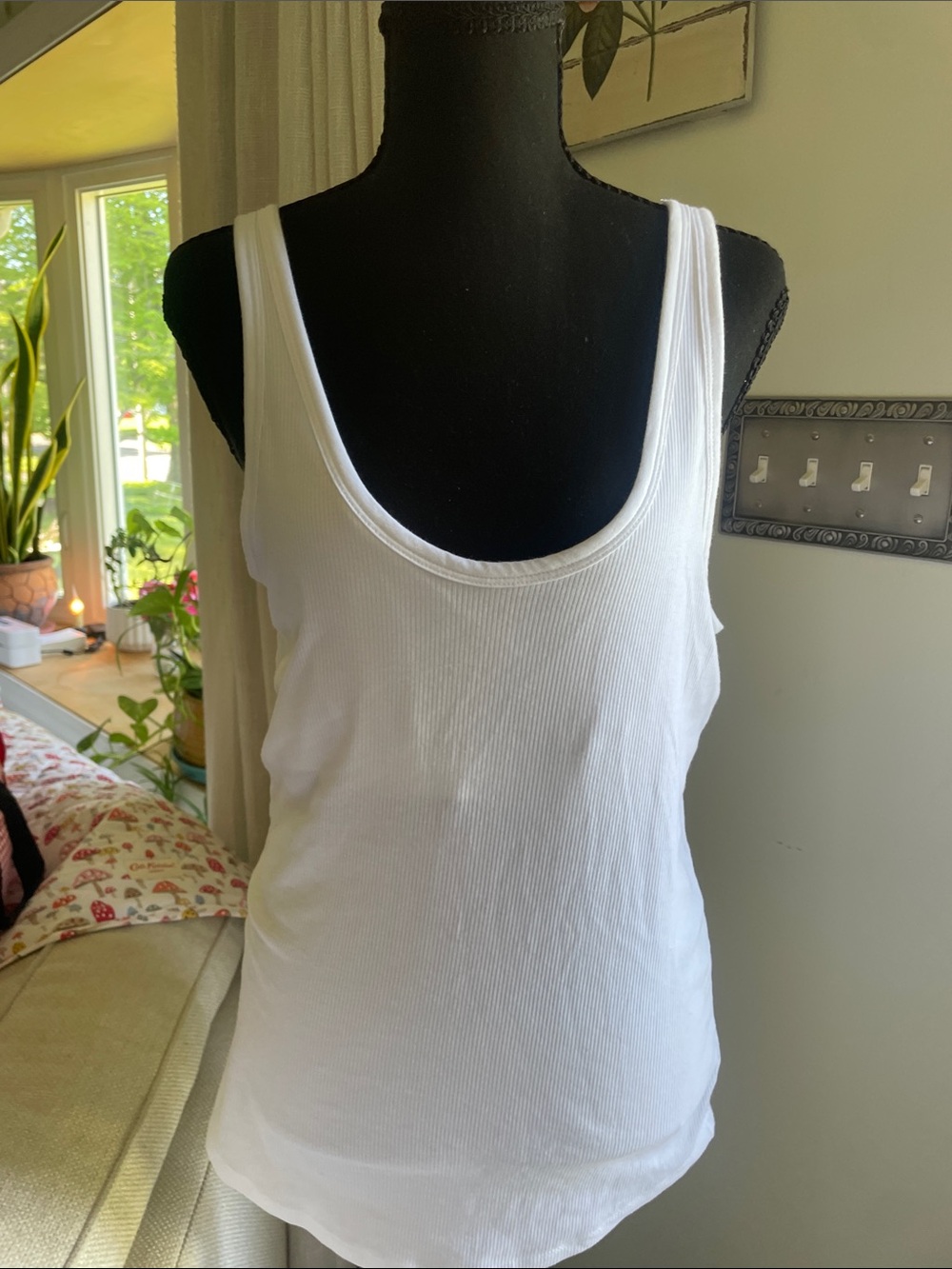Women's White Ribbed Scoop Neck Tank Top
